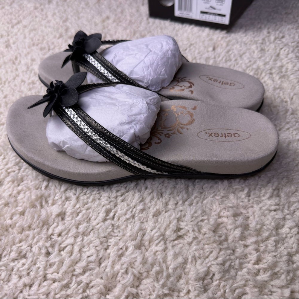 Vionic Black and Gray Floral Thong Sandals
